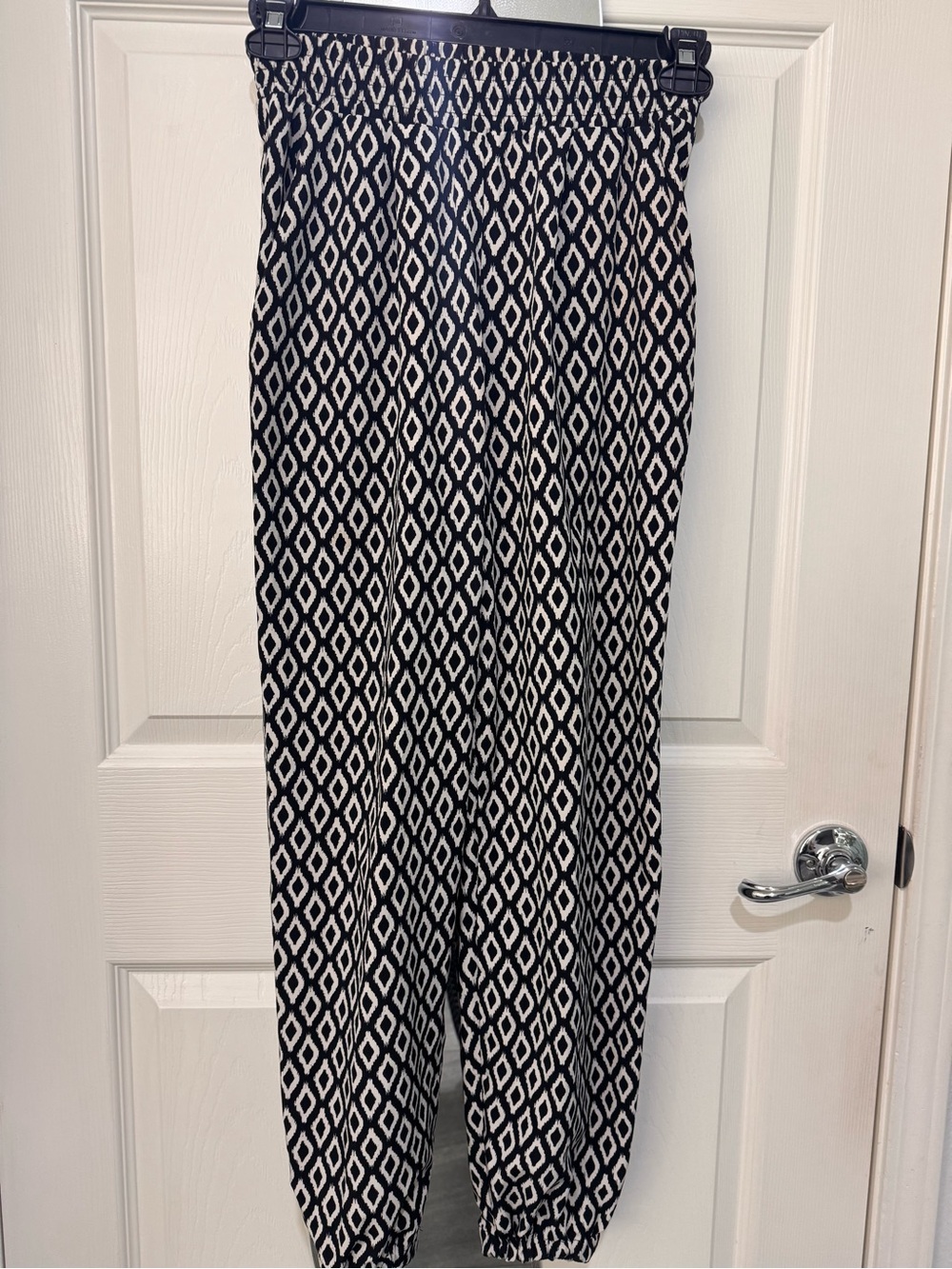 Xhilaration Black & White Diamond Print Wide-Leg Joggers